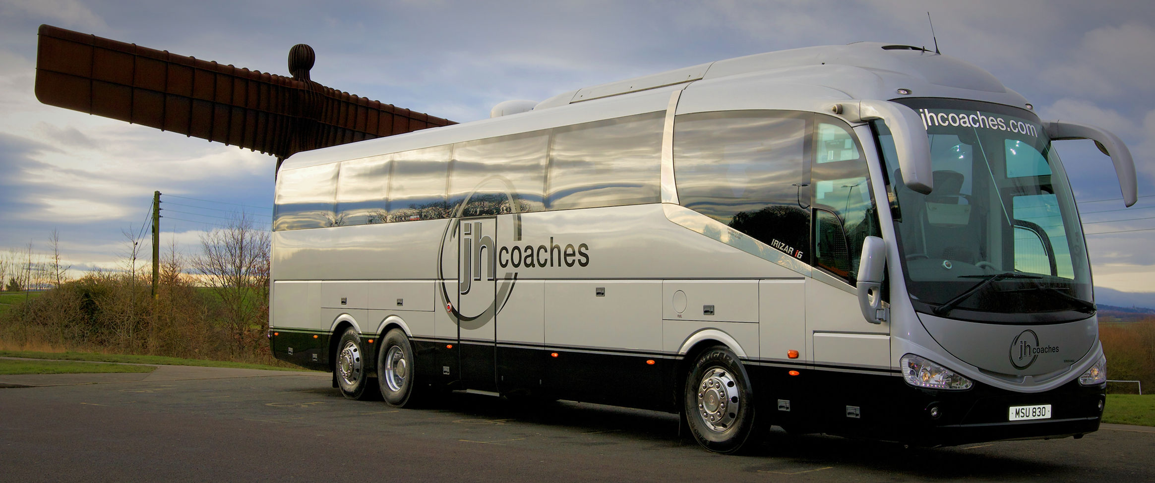 Coach with Angel of north