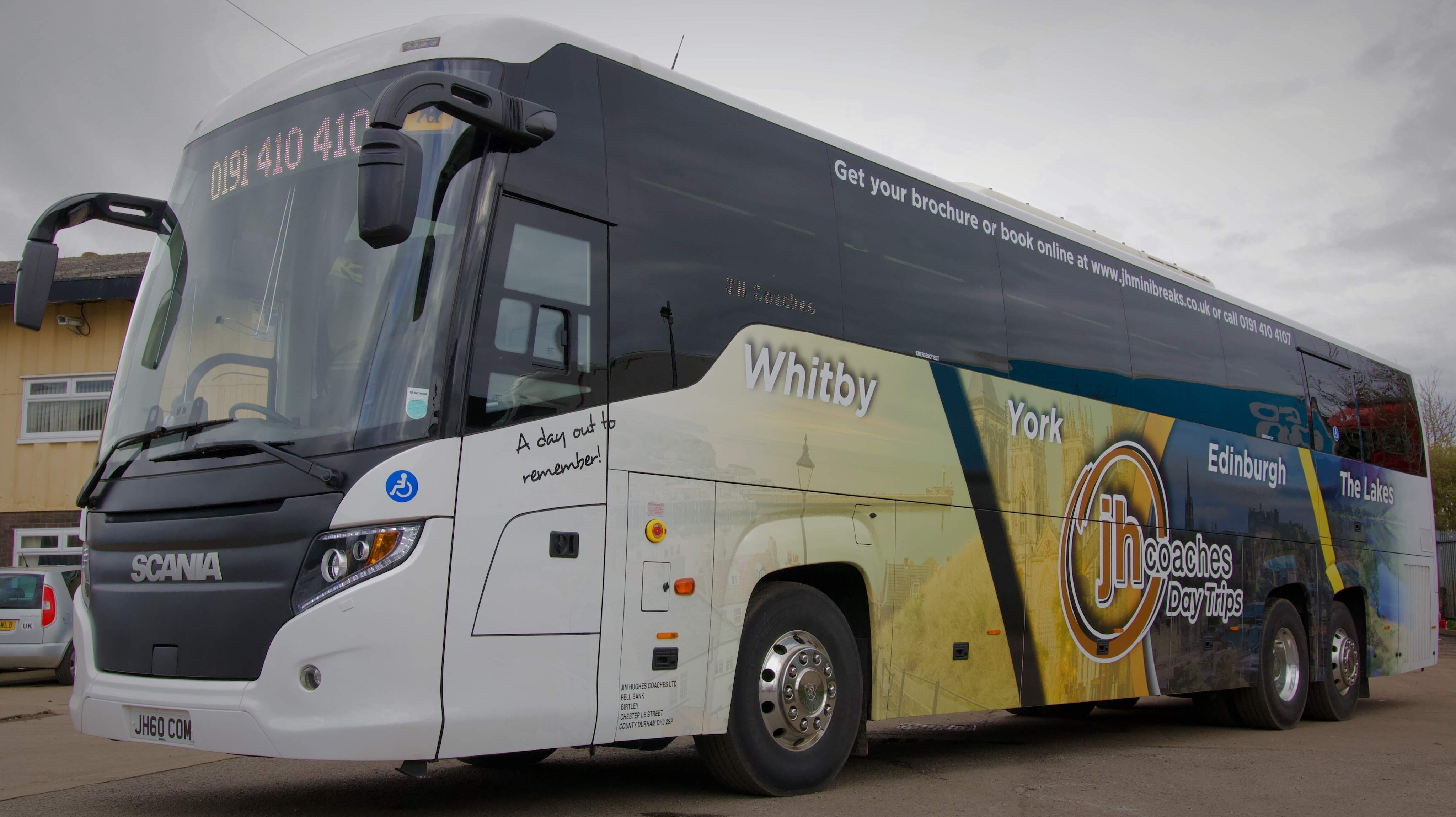 59 Seat Coach Exterior Photo